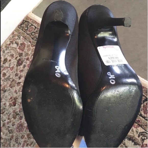 Tahari Satin Peep Toe Heels Size 9 - Picture 3 of 4